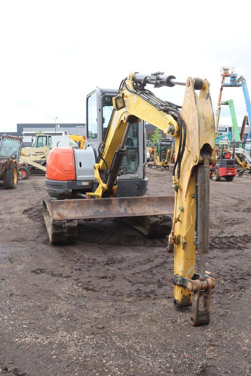 Rupsgraafmachine New Holland E50B SR Diesel 2011