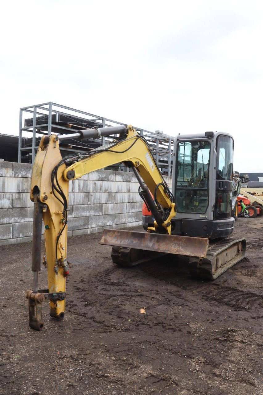 Rupsgraafmachine New Holland E50B SR Diesel 2011