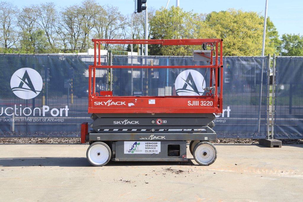 Skyjack SJ-III3220 Electric Scissor Lift 8.1m 2018