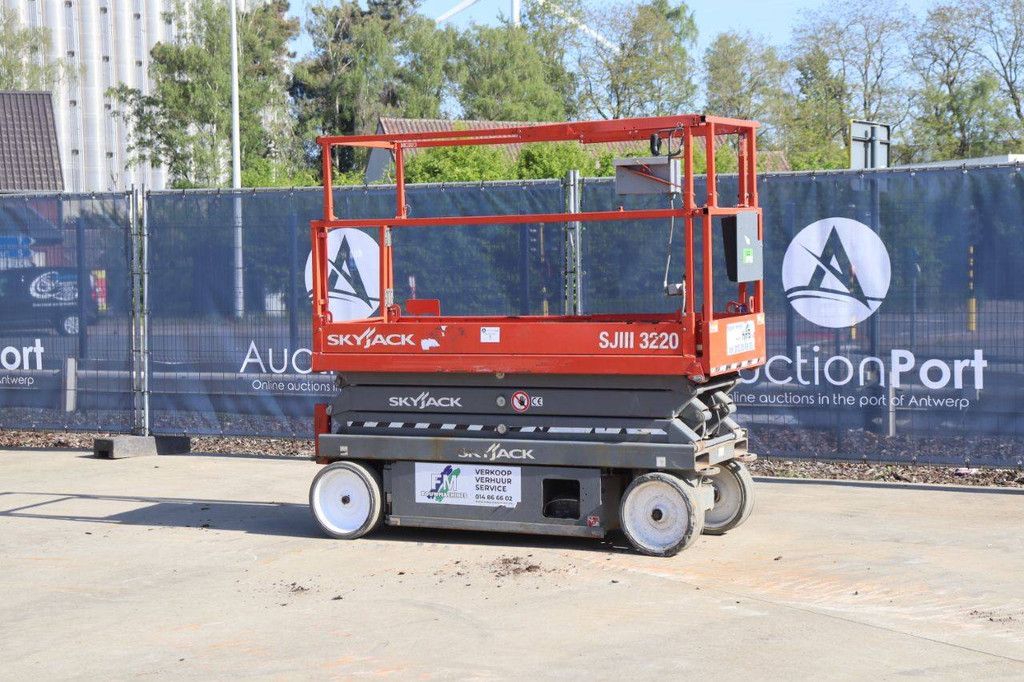 Skyjack SJ-III3220 Electric Scissor Lift 8.1m 2018