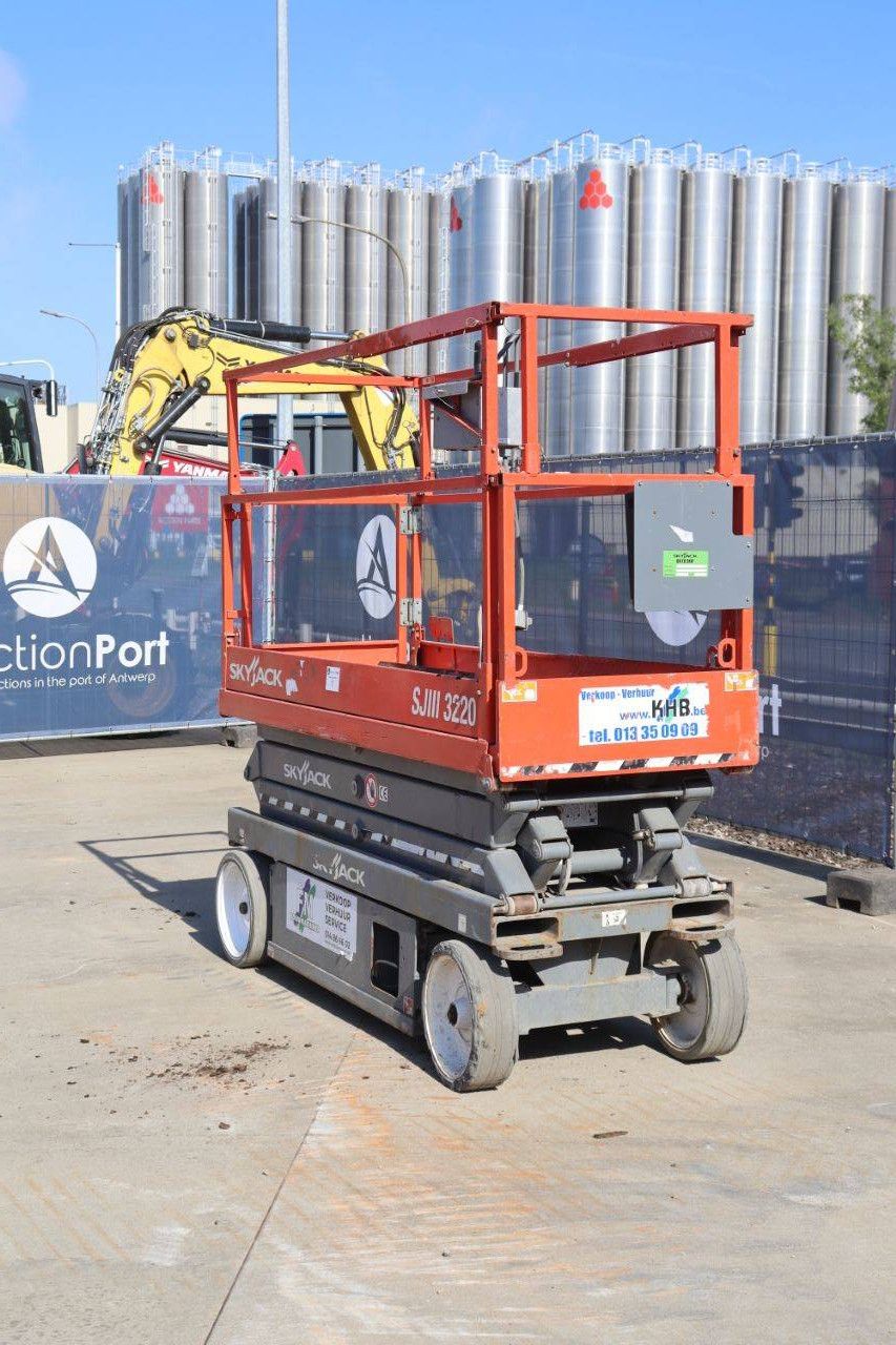 Skyjack SJ-III3220 Electric Scissor Lift 8.1m 2018