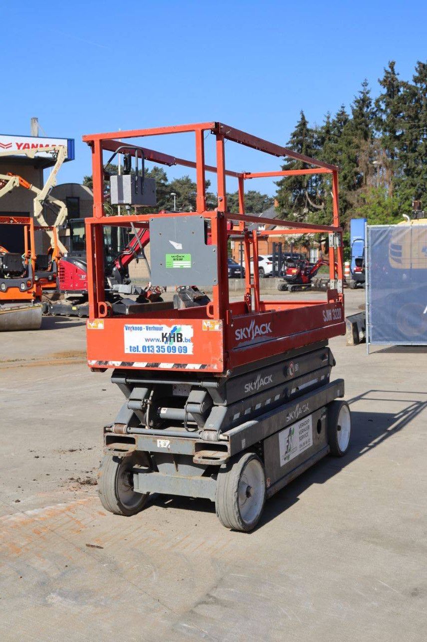 Skyjack SJ-III3220 Electric Scissor Lift 8.1m 2018