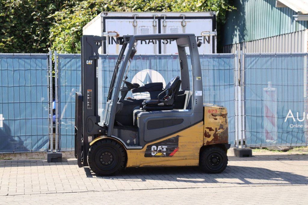 Caterpillar 2EP5000 Elektrogabelstapler, 2260 kg, 3,1 m