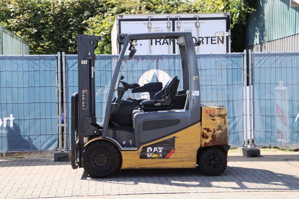 Caterpillar 2EP5000 Elektrogabelstapler, 2260 kg, 3,1 m