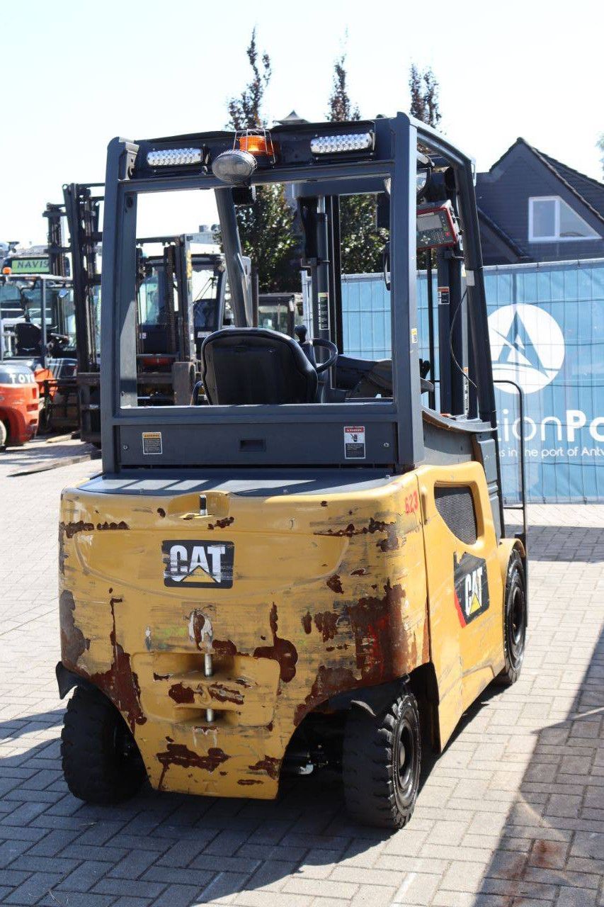 Caterpillar 2EP5000 Elektrogabelstapler, 2260 kg, 3,1 m