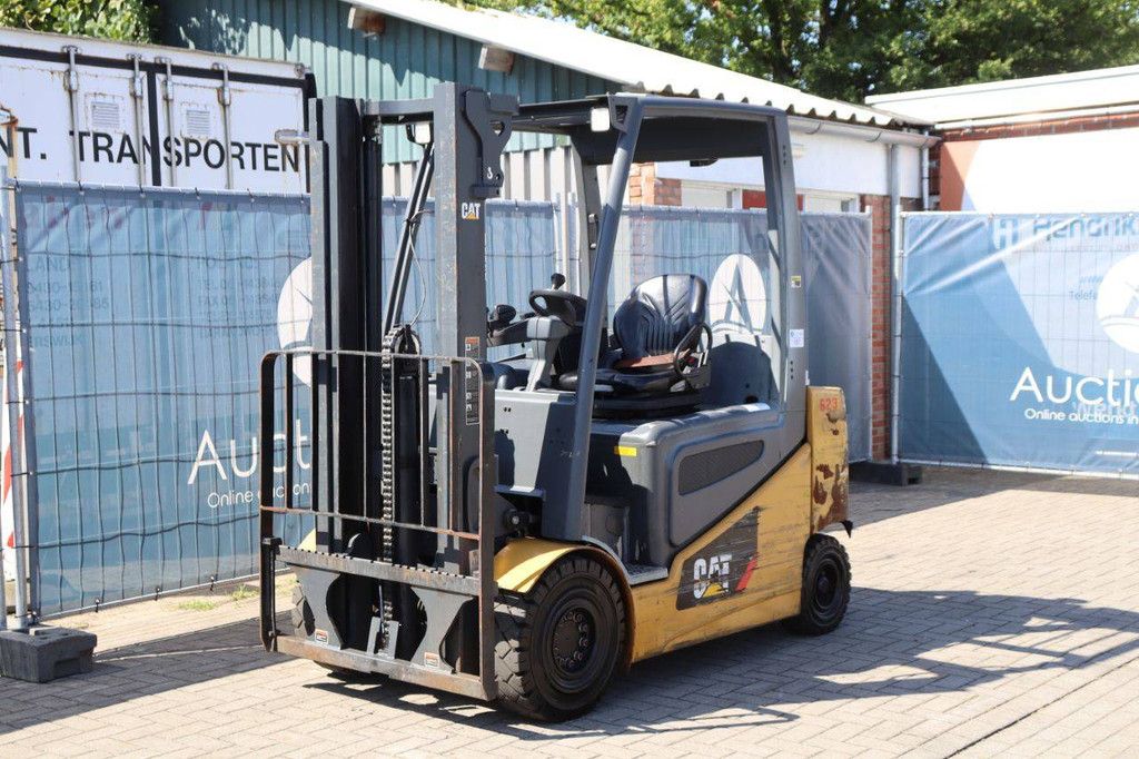 Caterpillar 2EP5000 Elektrogabelstapler, 2260 kg, 3,1 m