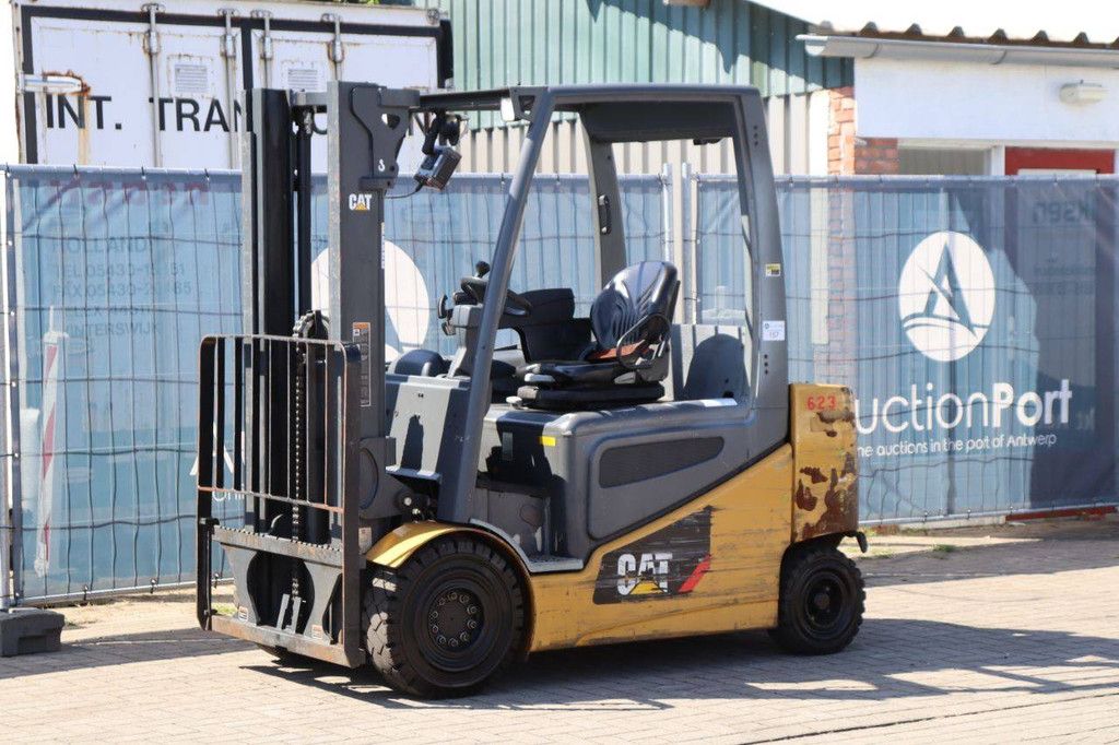 Caterpillar 2EP5000 Elektrogabelstapler, 2260 kg, 3,1 m