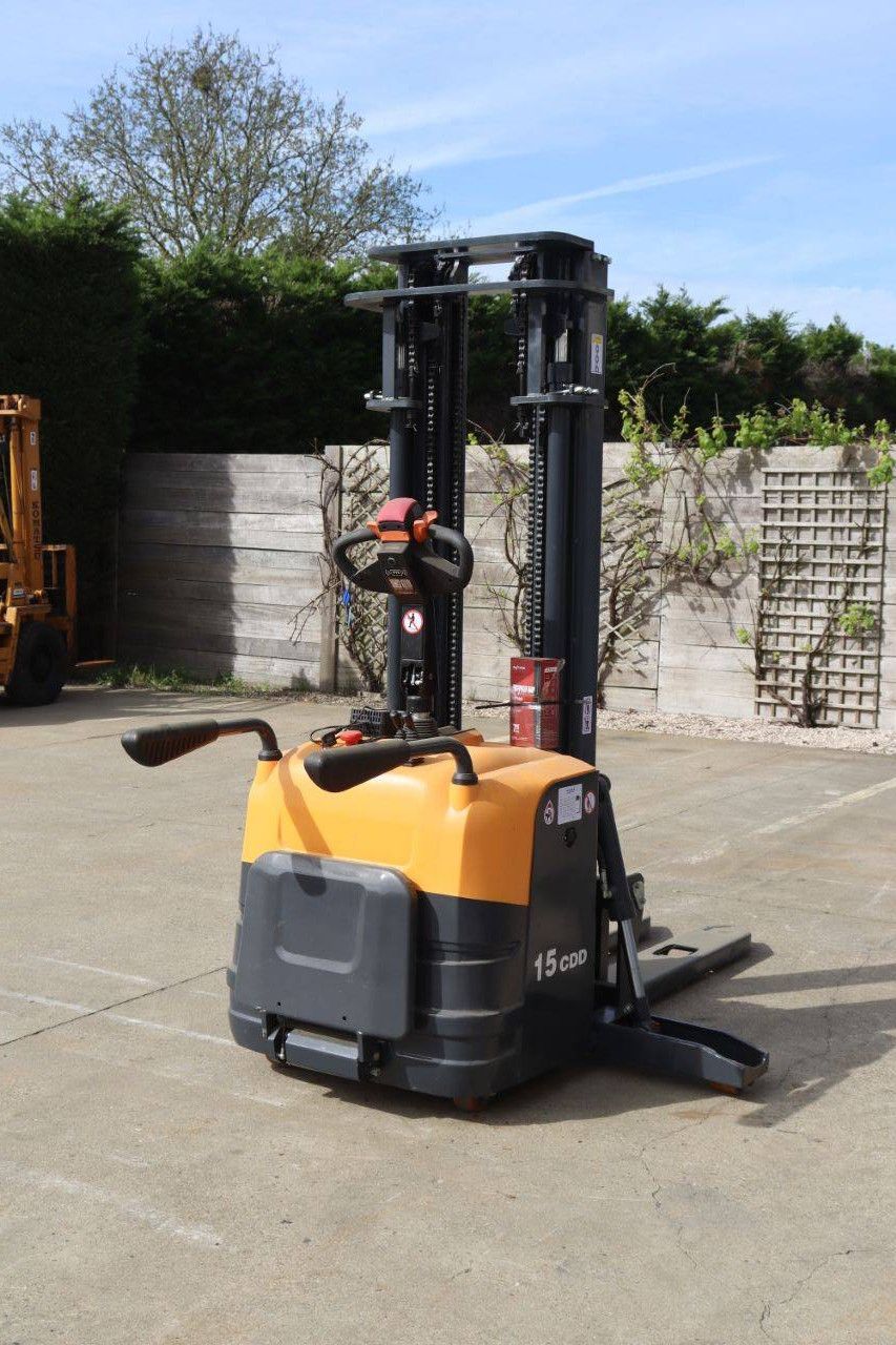 Nycheki EW15 Electric Stacker 1500kg 5.5m New