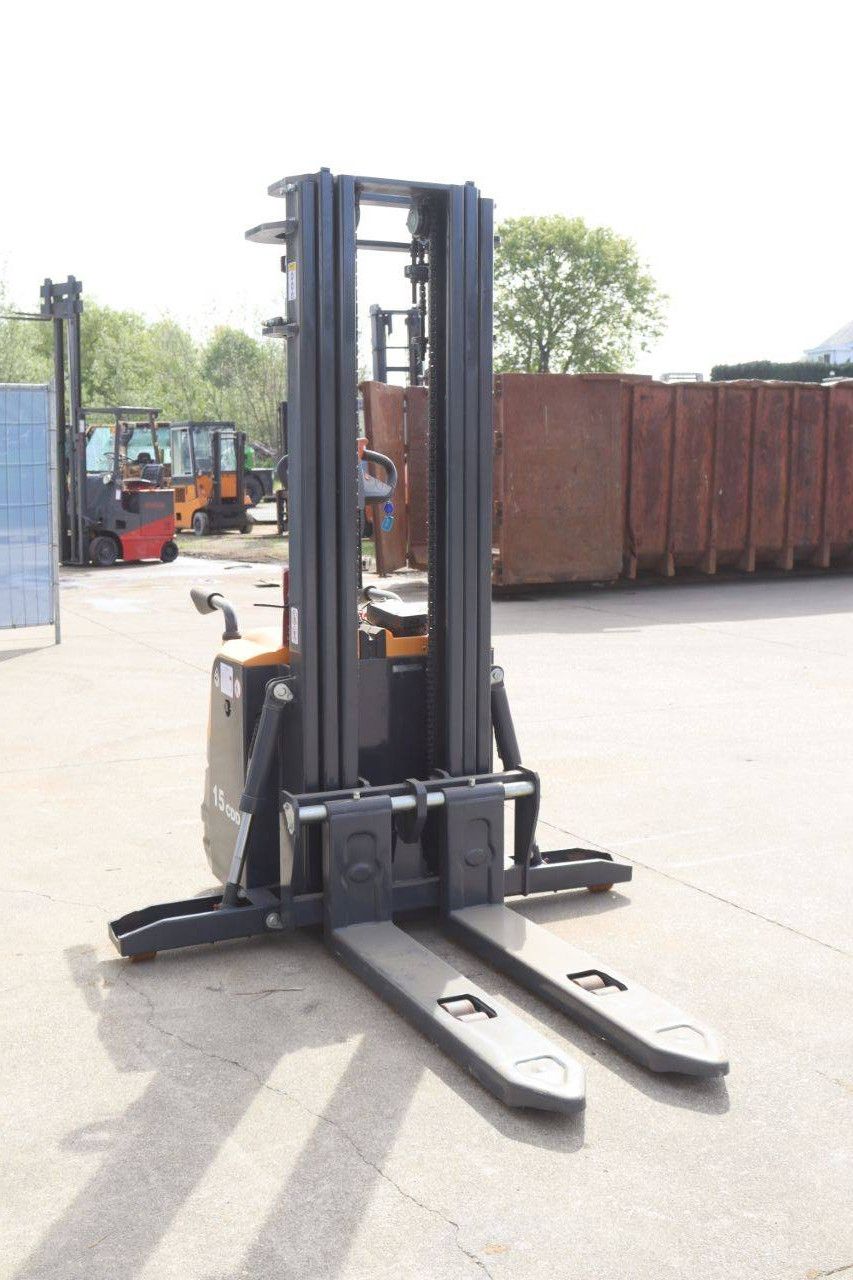 Nycheki EW15 Electric Stacker 1500kg 5.5m New