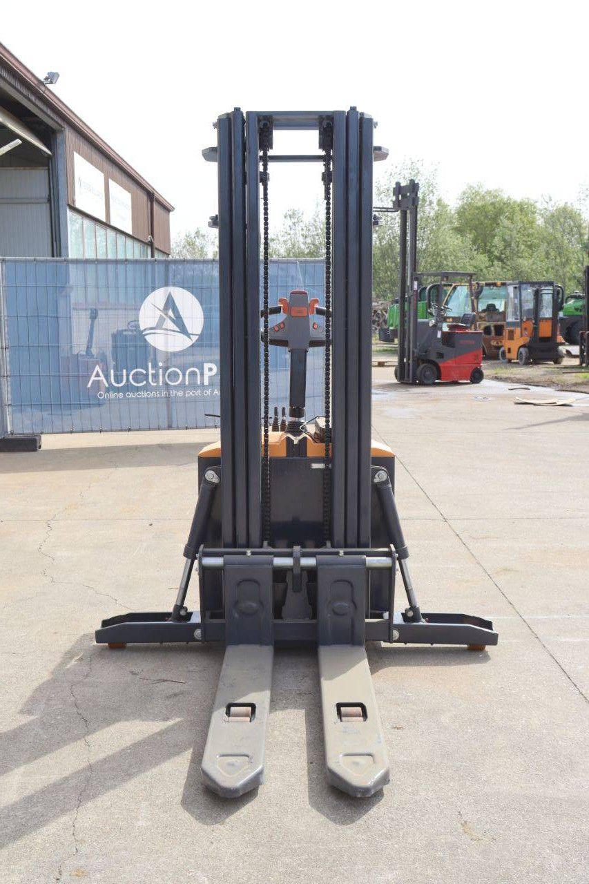 Nycheki EW15 Electric Stacker 1500kg 5.5m New