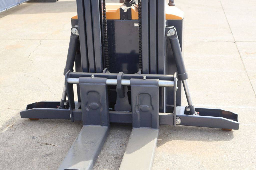 Nycheki EW15 Electric Stacker 1500kg 5.5m New