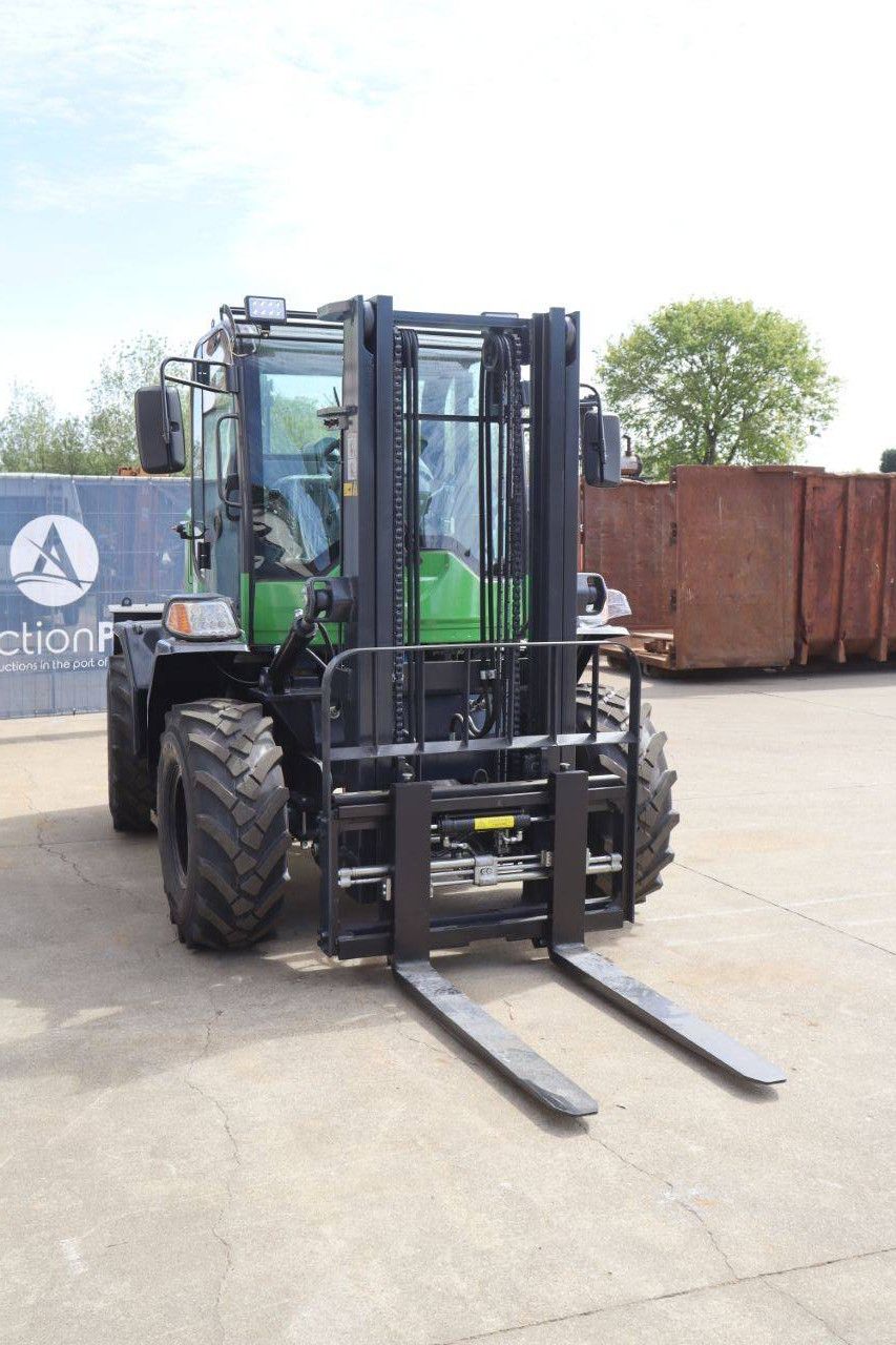 Nycheki VMX Diesel Rough Terrain Forklift 4m New