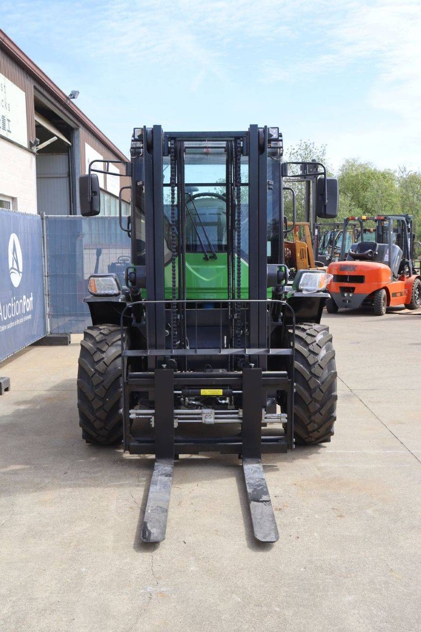 Nycheki VMX Diesel Rough Terrain Forklift 4m New