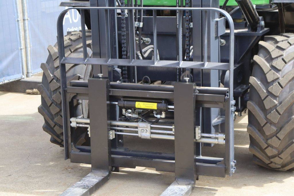 Nycheki VMX Diesel Rough Terrain Forklift 4m New