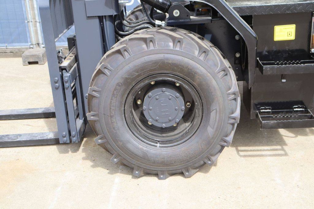 Nycheki VMX Diesel Rough Terrain Forklift 4m New
