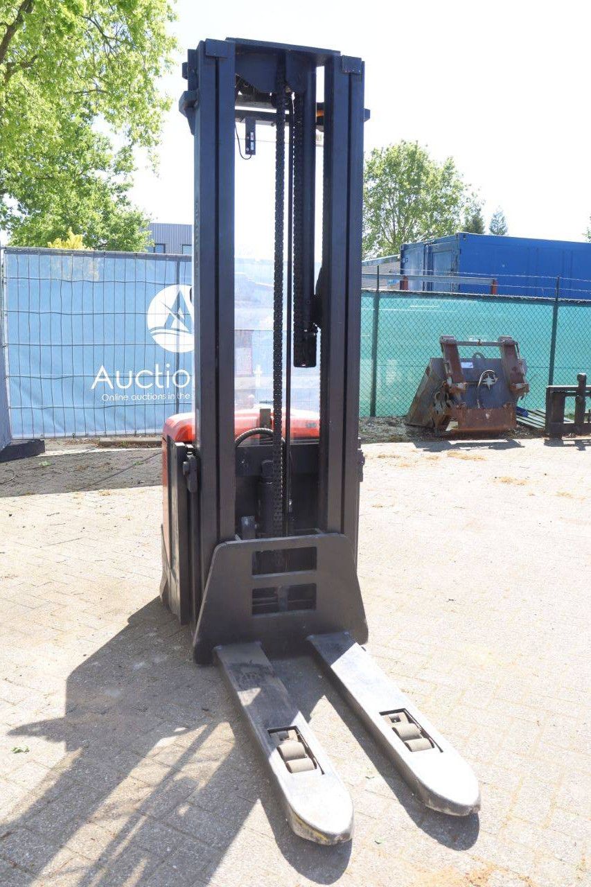Stacker BT SPE160L Electric 2000kg 5.4m 2012