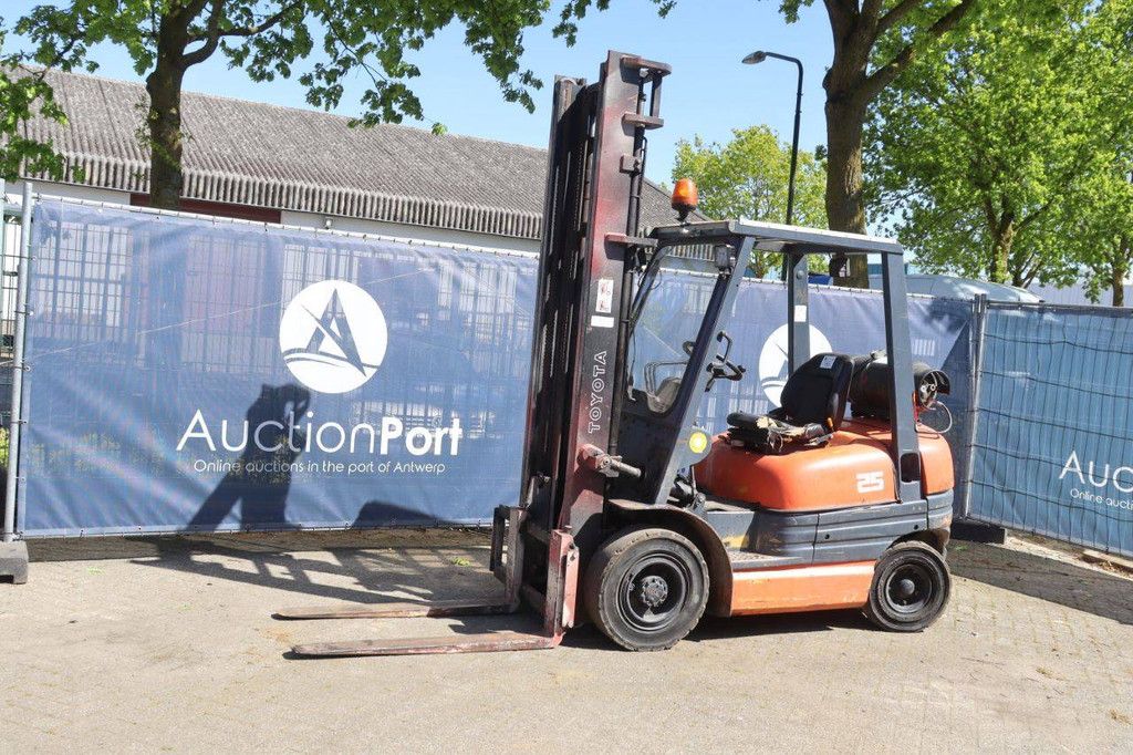 Toyota Gabelstapler 25 LPG 2500 kg 4,5 m