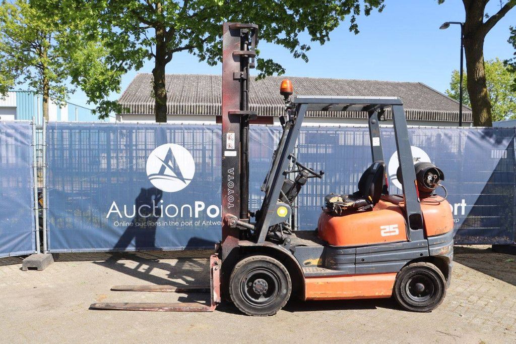 Toyota Gabelstapler 25 LPG 2500 kg 4,5 m