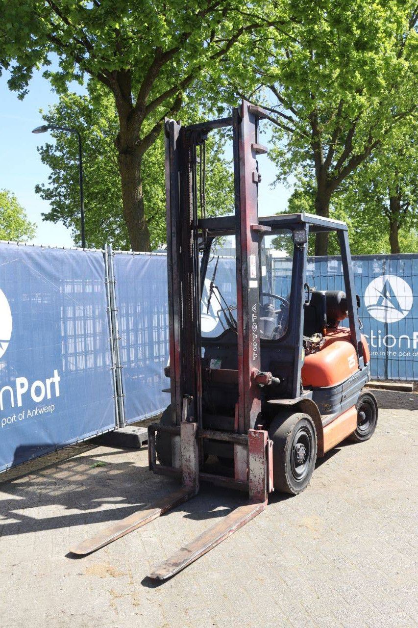 Toyota Gabelstapler 25 LPG 2500 kg 4,5 m