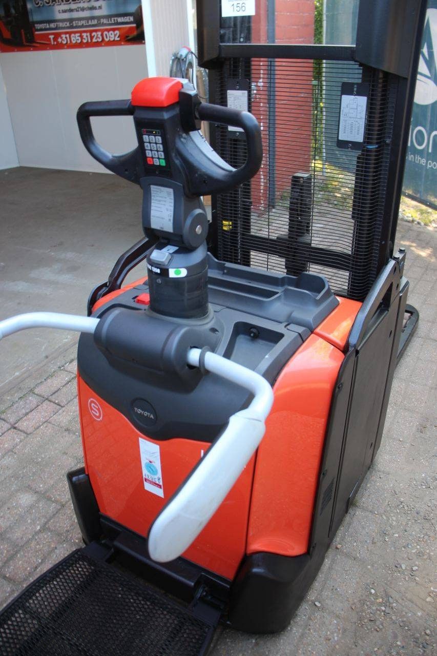 Toyota SPE200D Electric Stacker 2000kg 2.5m 2018