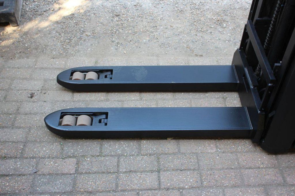 Toyota SPE200D Electric Stacker 2000kg 2.5m 2018