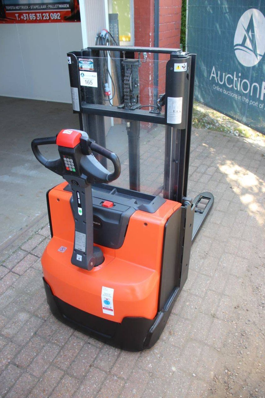 Toyota SWE200D Electric Stacker 2000kg 2.1m 2023