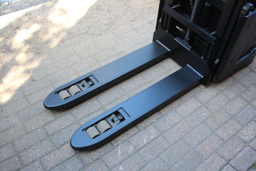 Toyota SWE200D Electric Stacker 2000kg 2.1m 2023