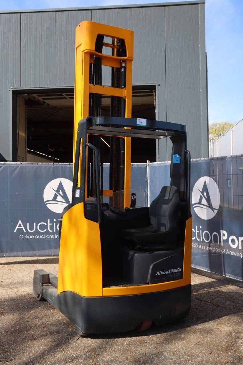 Jungheinrich ETV320 Elektro-Schubmaststapler 2000 kg 8,42 m