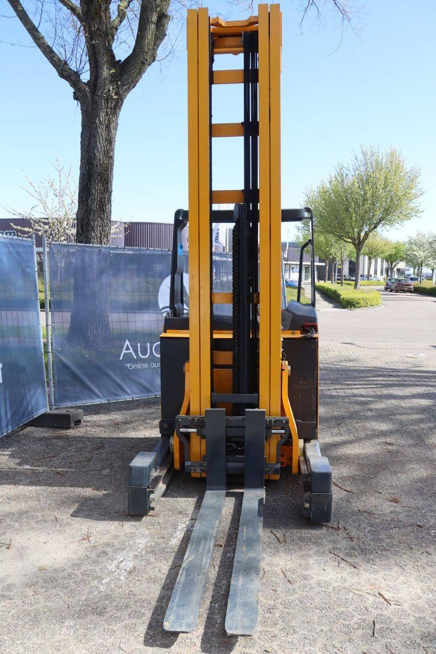 Jungheinrich ETV320 Elektro-Schubmaststapler 2000 kg 8,42 m