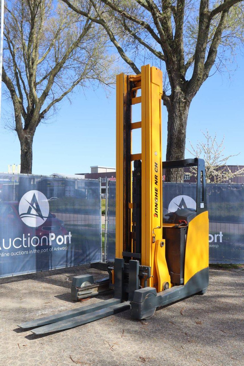 Jungheinrich ETV320 Elektro-Schubmaststapler 2000 kg 8,42 m