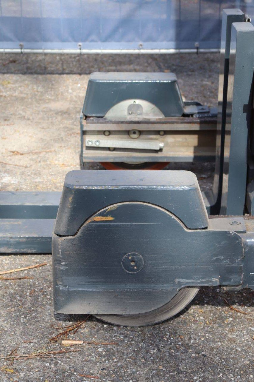 Jungheinrich ETV320 Elektro-Schubmaststapler 2000 kg 8,42 m