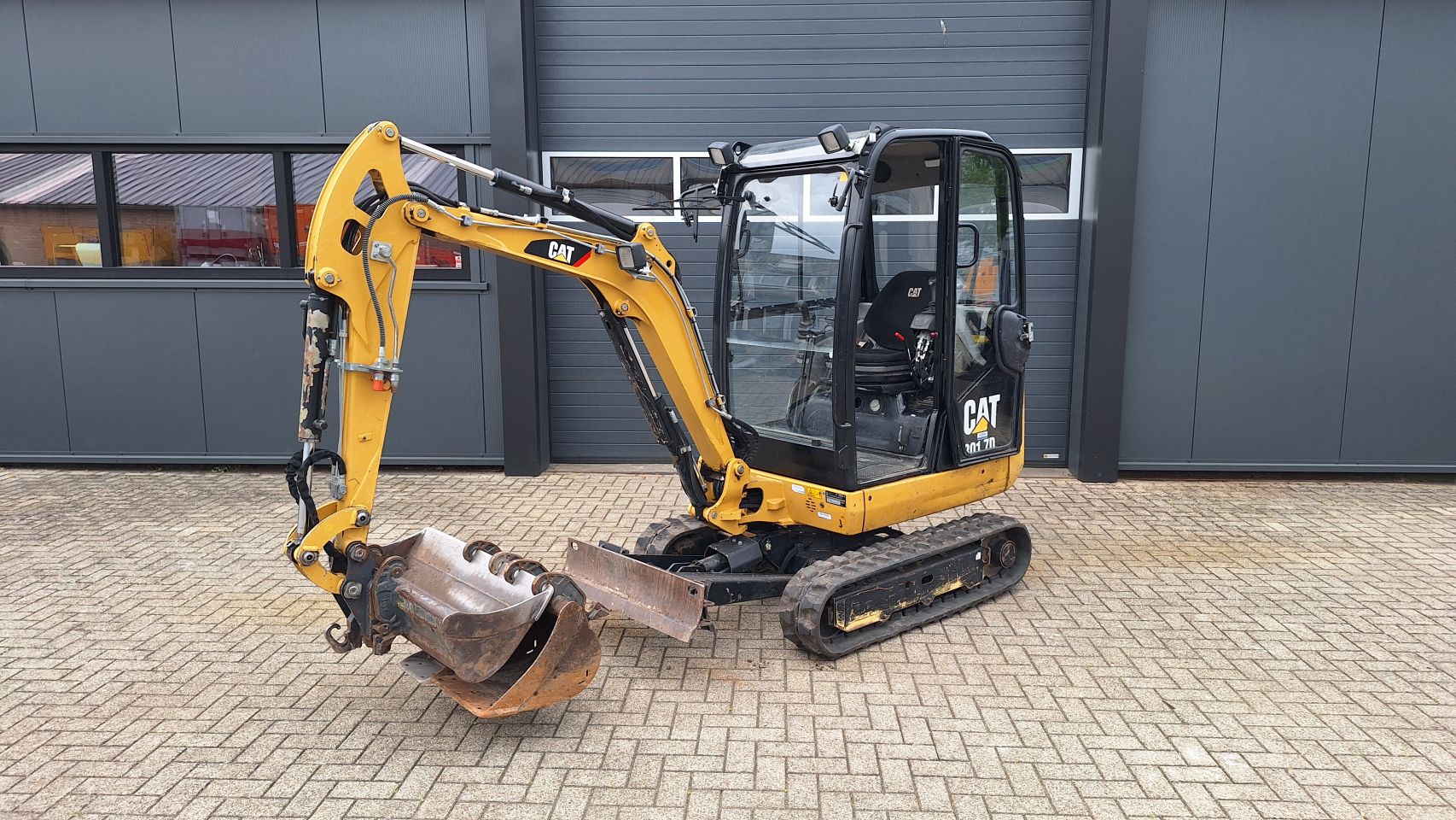 Minigraver cat 301.7(2017) eb Bobcat E17(2019)