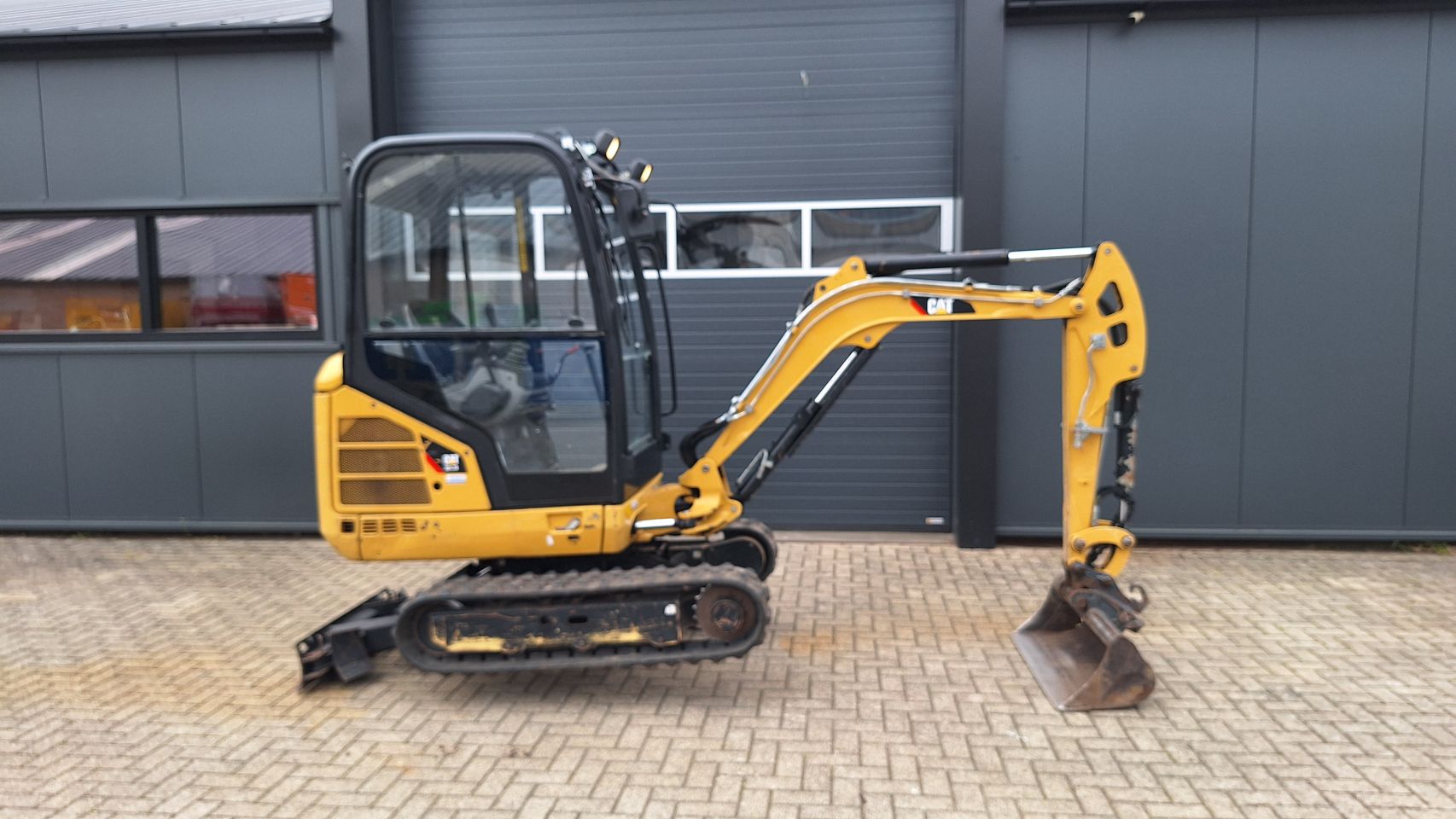 Minigraver cat 301.7(2017) eb Bobcat E17(2019)