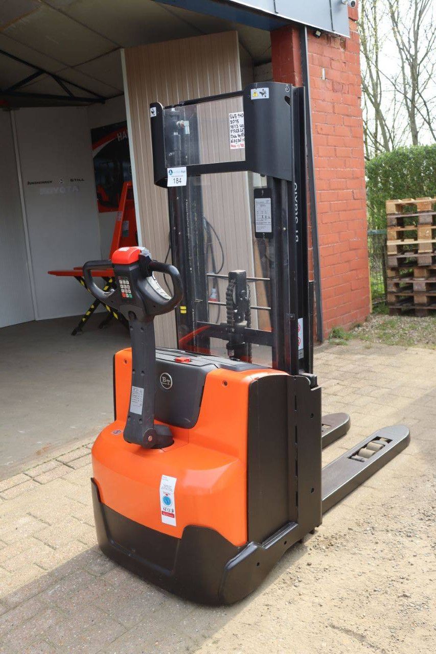 Stapelaar BT SWE140L Elektrisch 1400kg 2.65m 2015