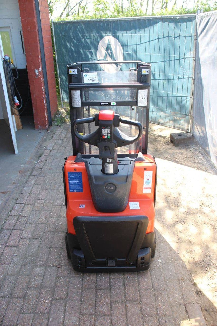 Toyota SWE200D Elektrostapler 2000 kg 2,1 m 2020
