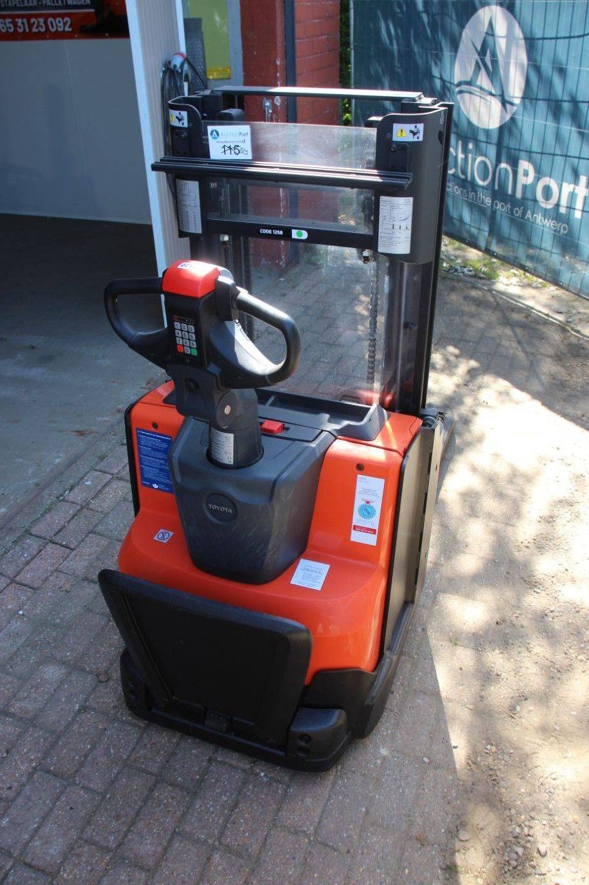 Toyota SWE200D Elektrostapler 2000 kg 2,1 m 2020