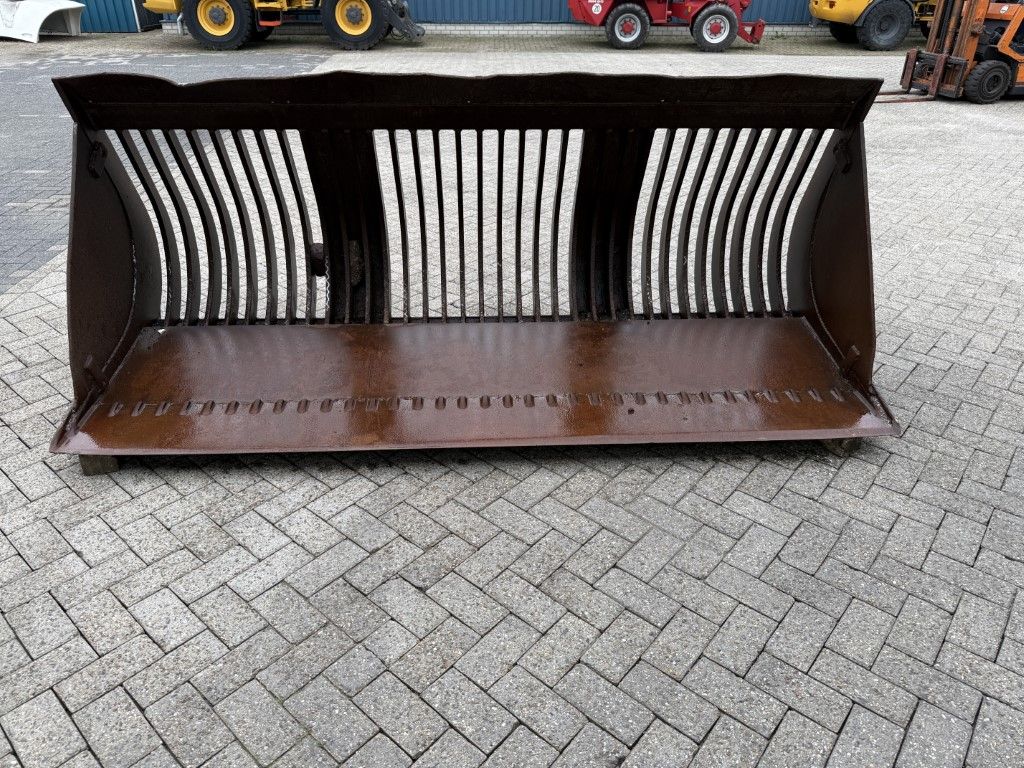 PUINBAK VOLVO 2700 BREED