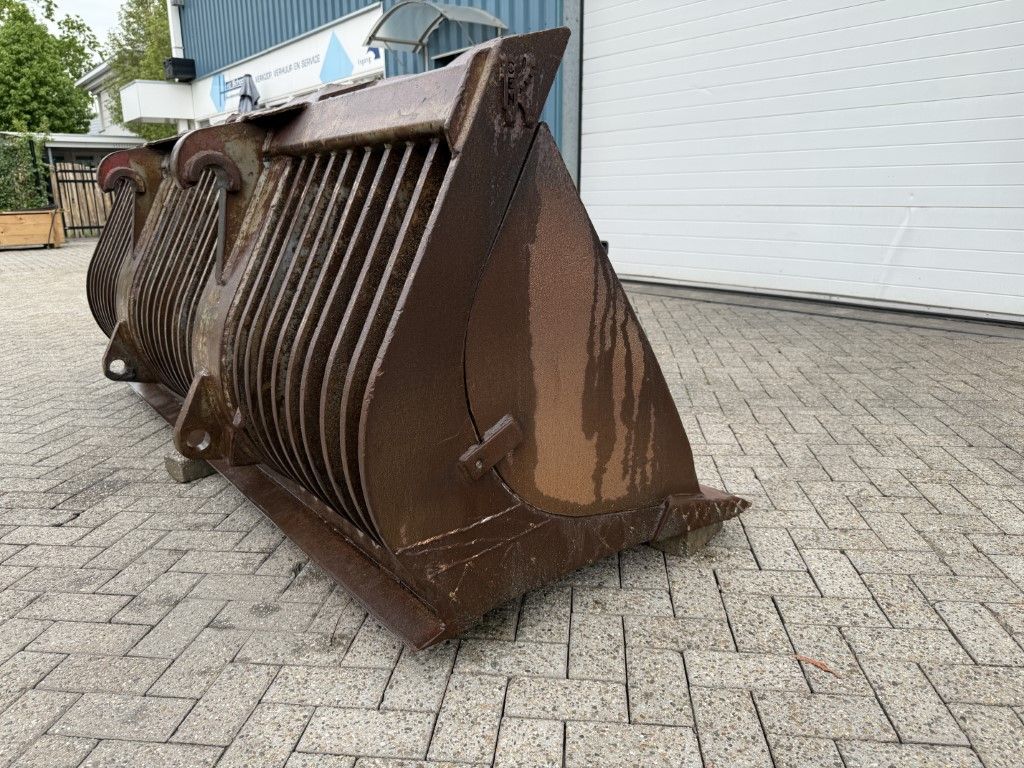 PUINBAK VOLVO 2700 BREED