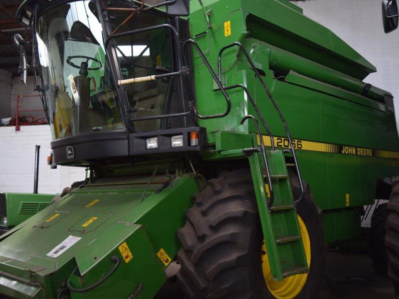 John Deere 2066