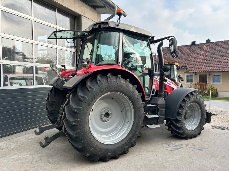 Massey Ferguson 5S.135