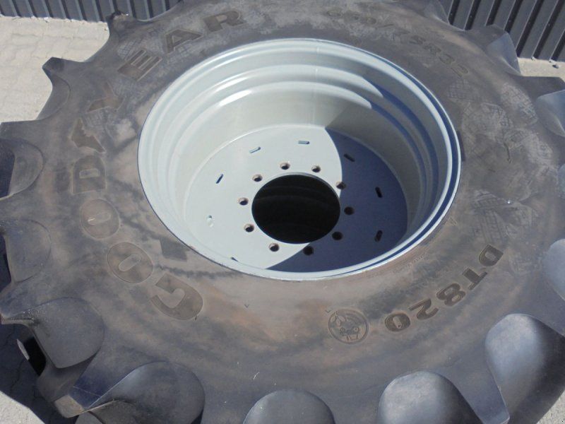 Goodyear 650/75-32 Komplette hjul