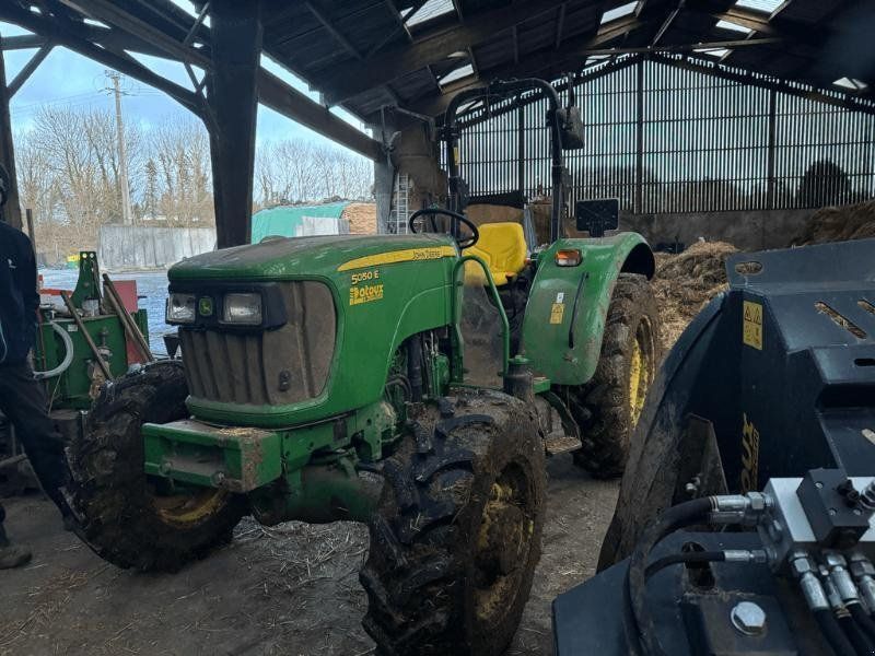 John Deere 5050E