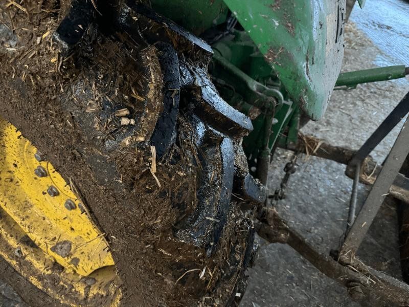 John Deere 5050E