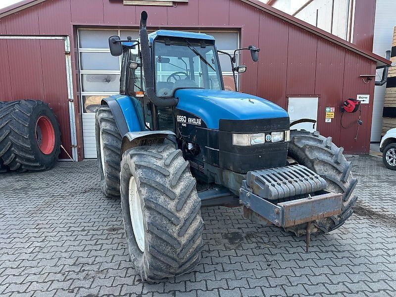 New Holland 8560