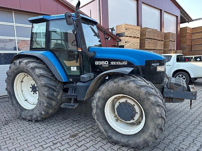 New Holland 8560