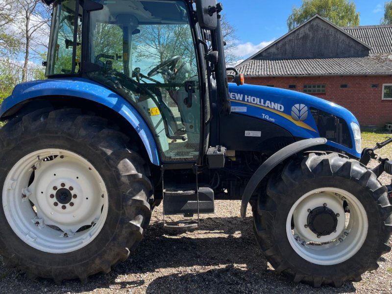 New Holland T 4.95
