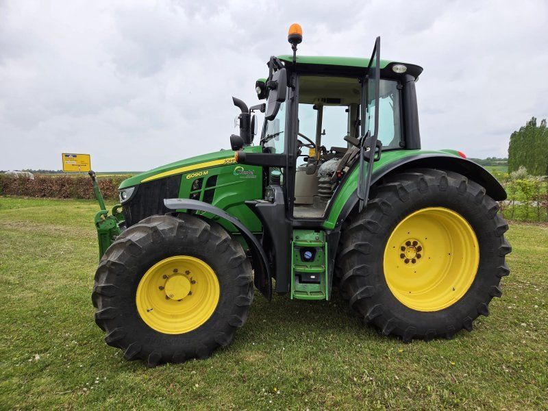 John Deere 6090M