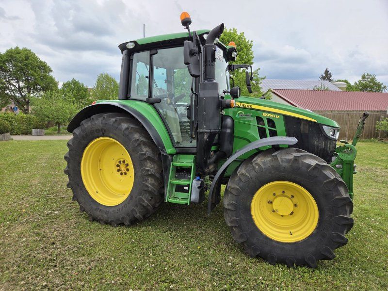 John Deere 6090M