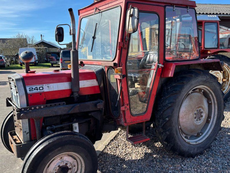 Massey Ferguson 240