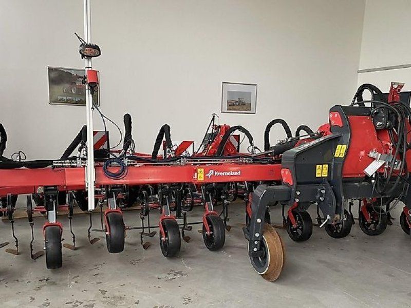 Kverneland Onyx 3064 F mit Lynx 2000 Verschieberahmen